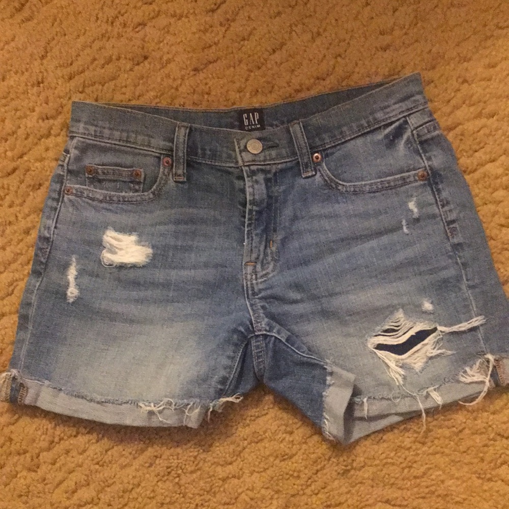 Gap women’s denim shorts 5” size 0/25 runs bigger
